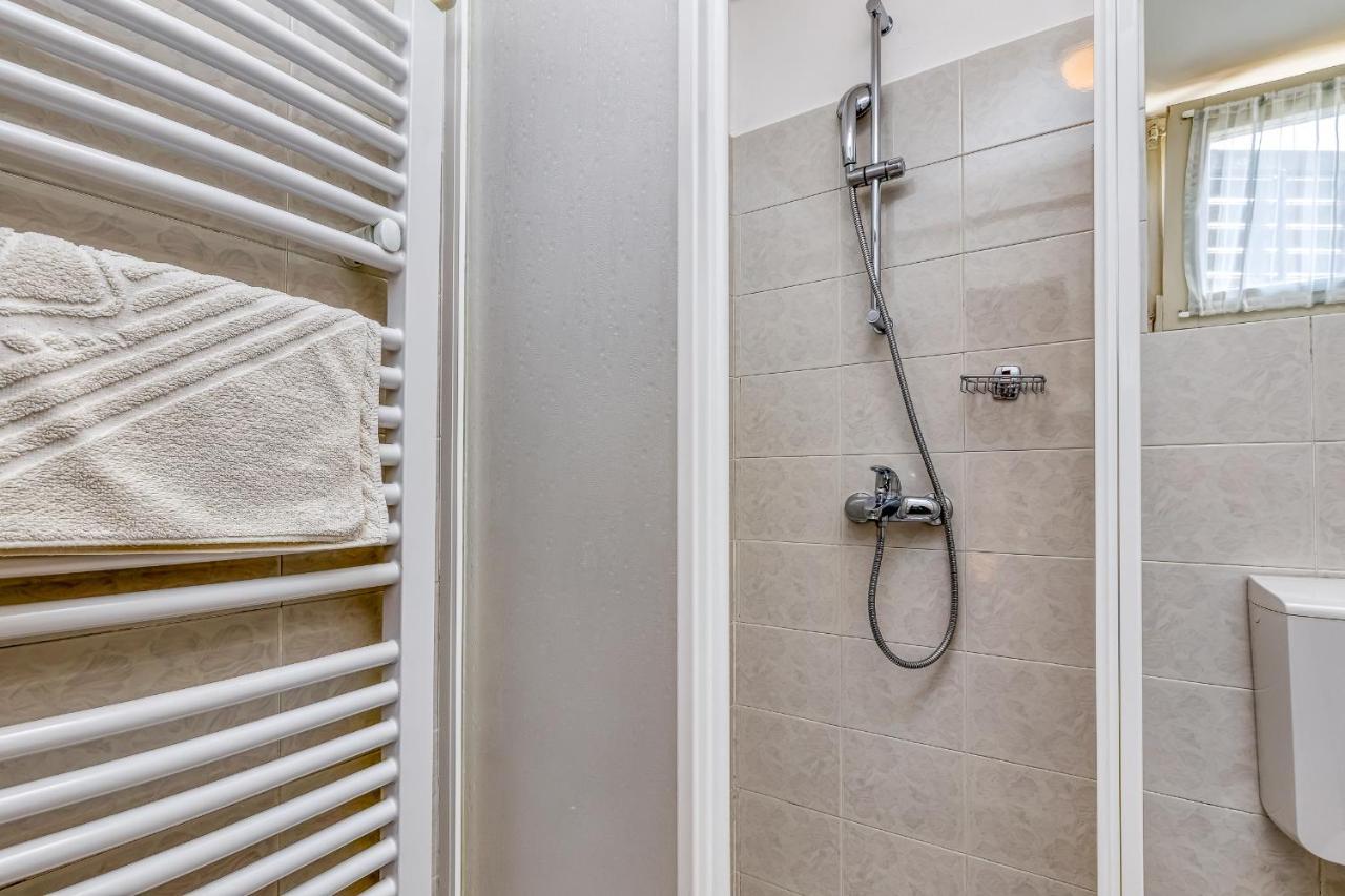 Matea Rooms Funtana Exterior photo