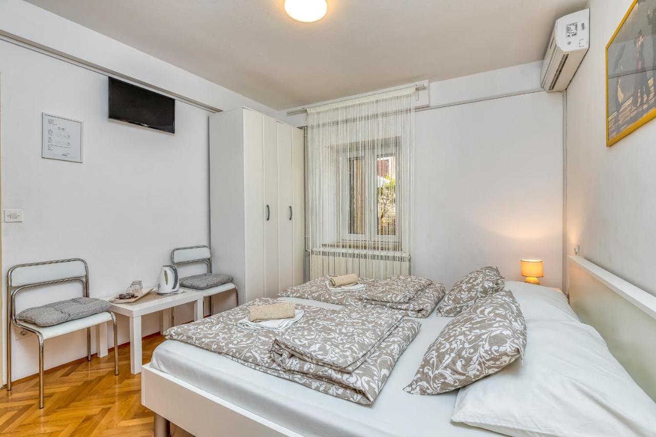 Matea Rooms Funtana Exterior photo