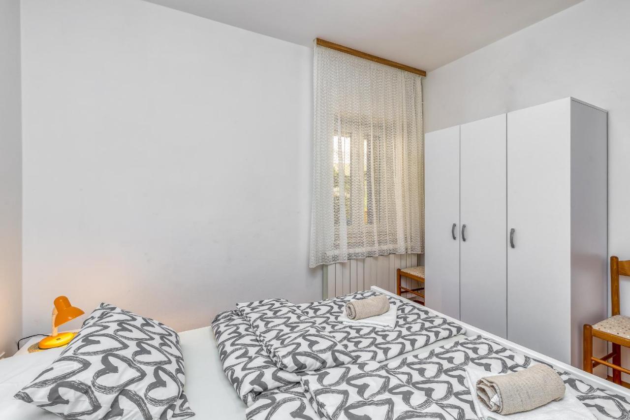 Matea Rooms Funtana Exterior photo